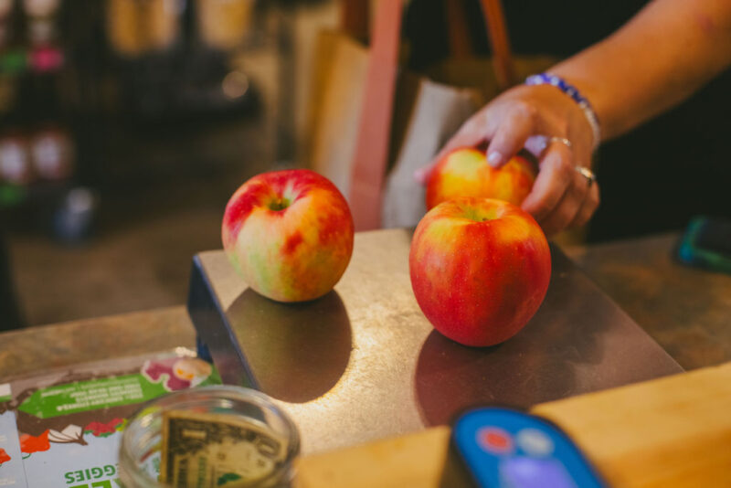 apples on grocery store counter